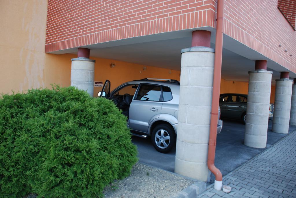 Római Apartmanház Apartment Heviz Ruang foto