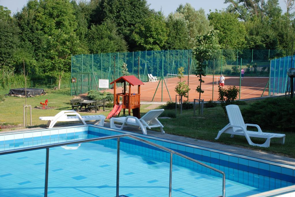Római Apartmanház Apartment Heviz Ruang foto