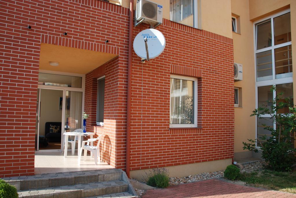 Római Apartmanház Apartment Heviz Ruang foto